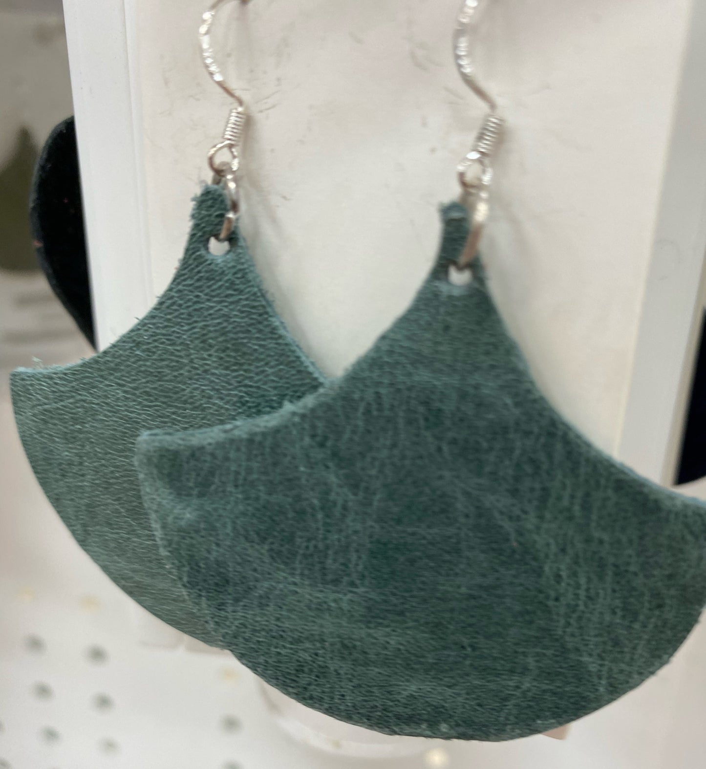 Medium Gingko Leaf Leather