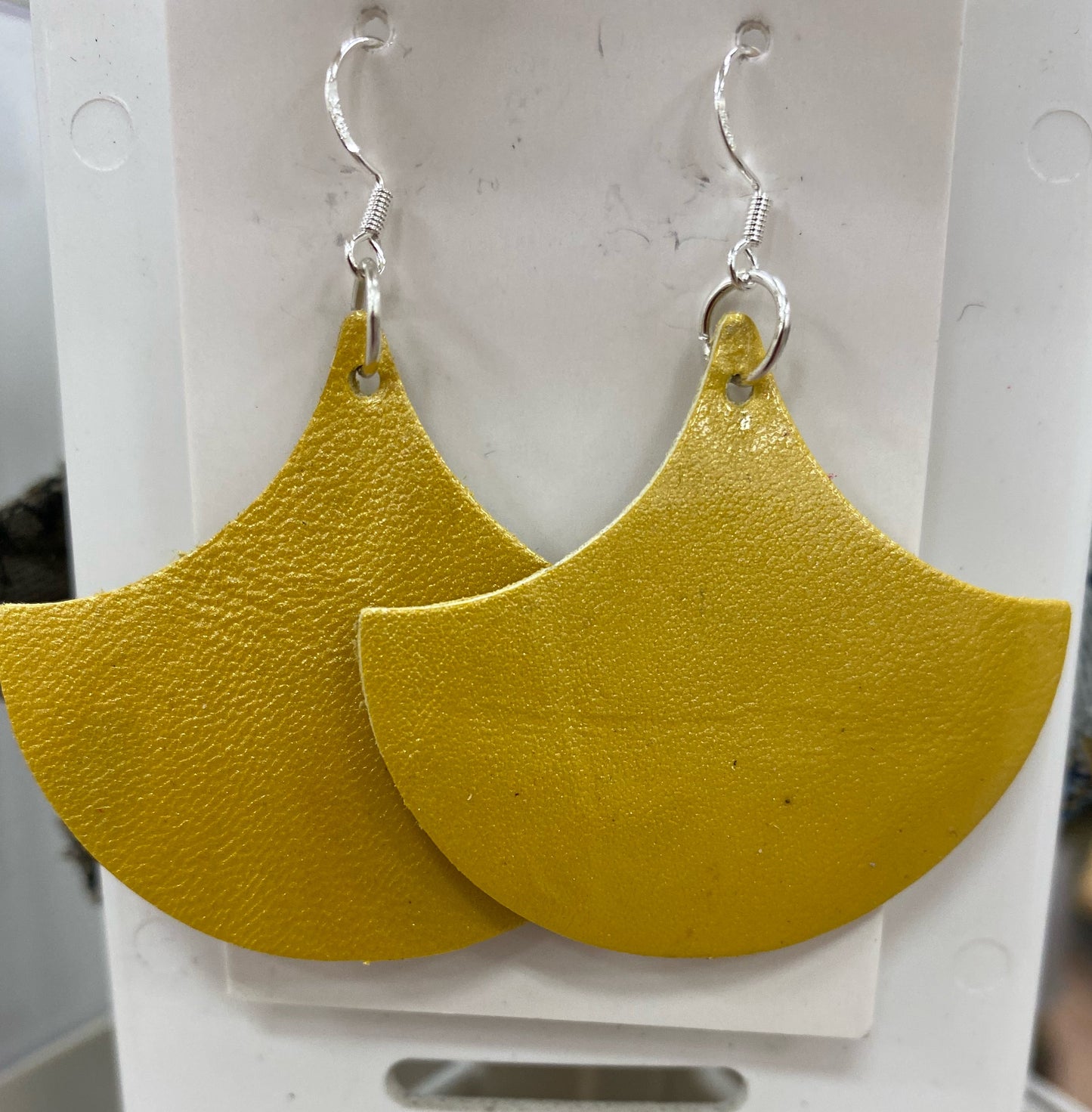 Medium Gingko Leaf Leather