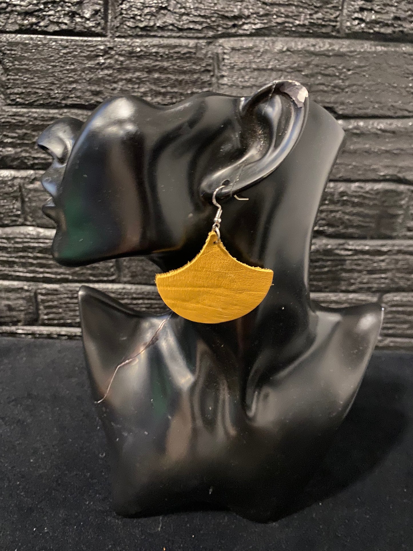 Medium Gingko Leaf Leather