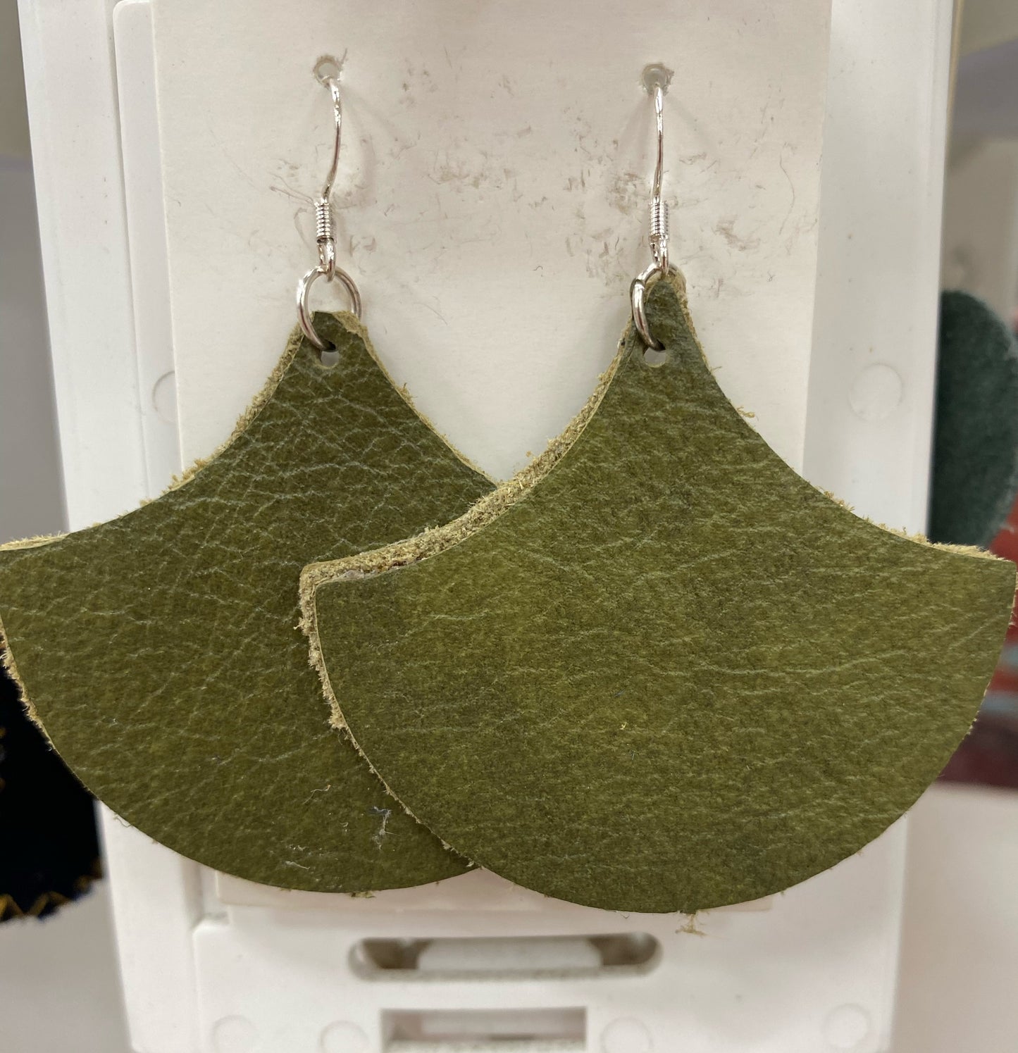 Medium Gingko Leaf Leather