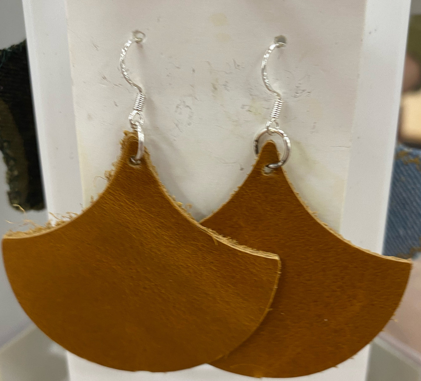 Medium Gingko Leaf Leather