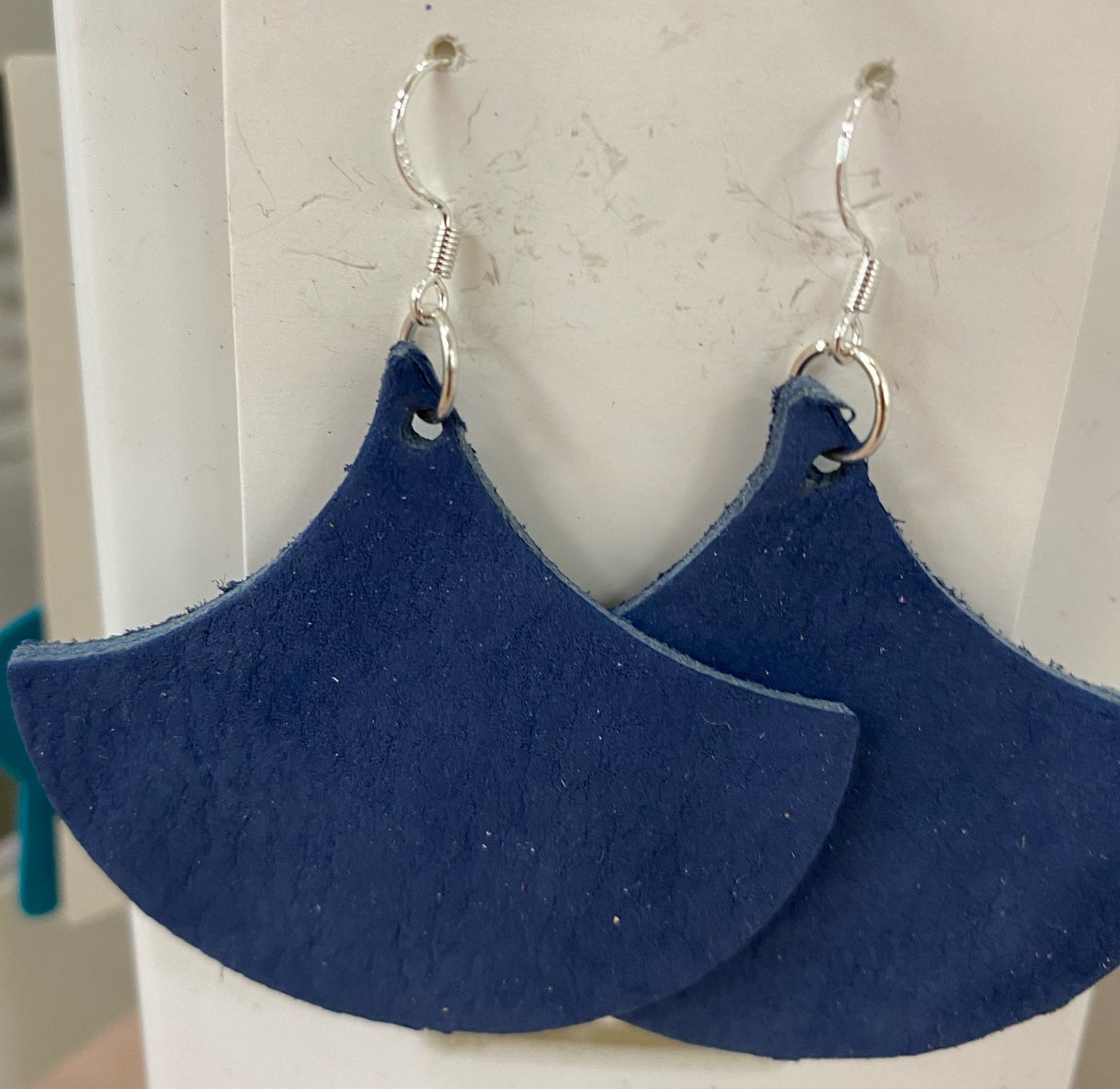Medium Gingko Leaf Leather