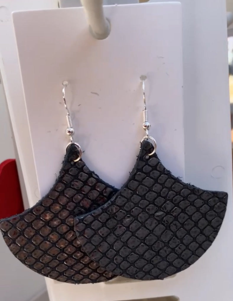 Medium Gingko Leaf Leather